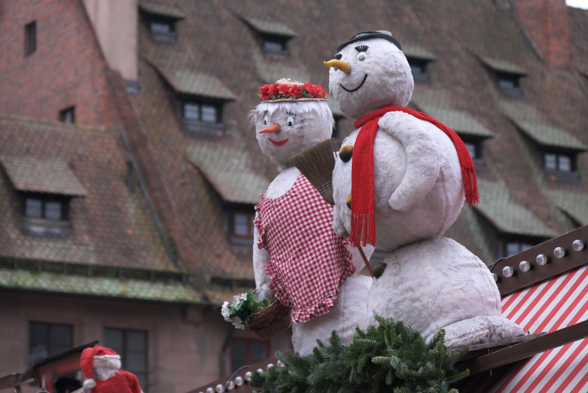 Auch die Deko auf den Dächern der verschiedenen Buden kommt auf der Kinderweihnacht nicht zu kurz.