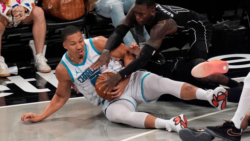Dennis Schröder zeigt Führungsqualität. Dennis Schröder zeigt Führungsqualität.