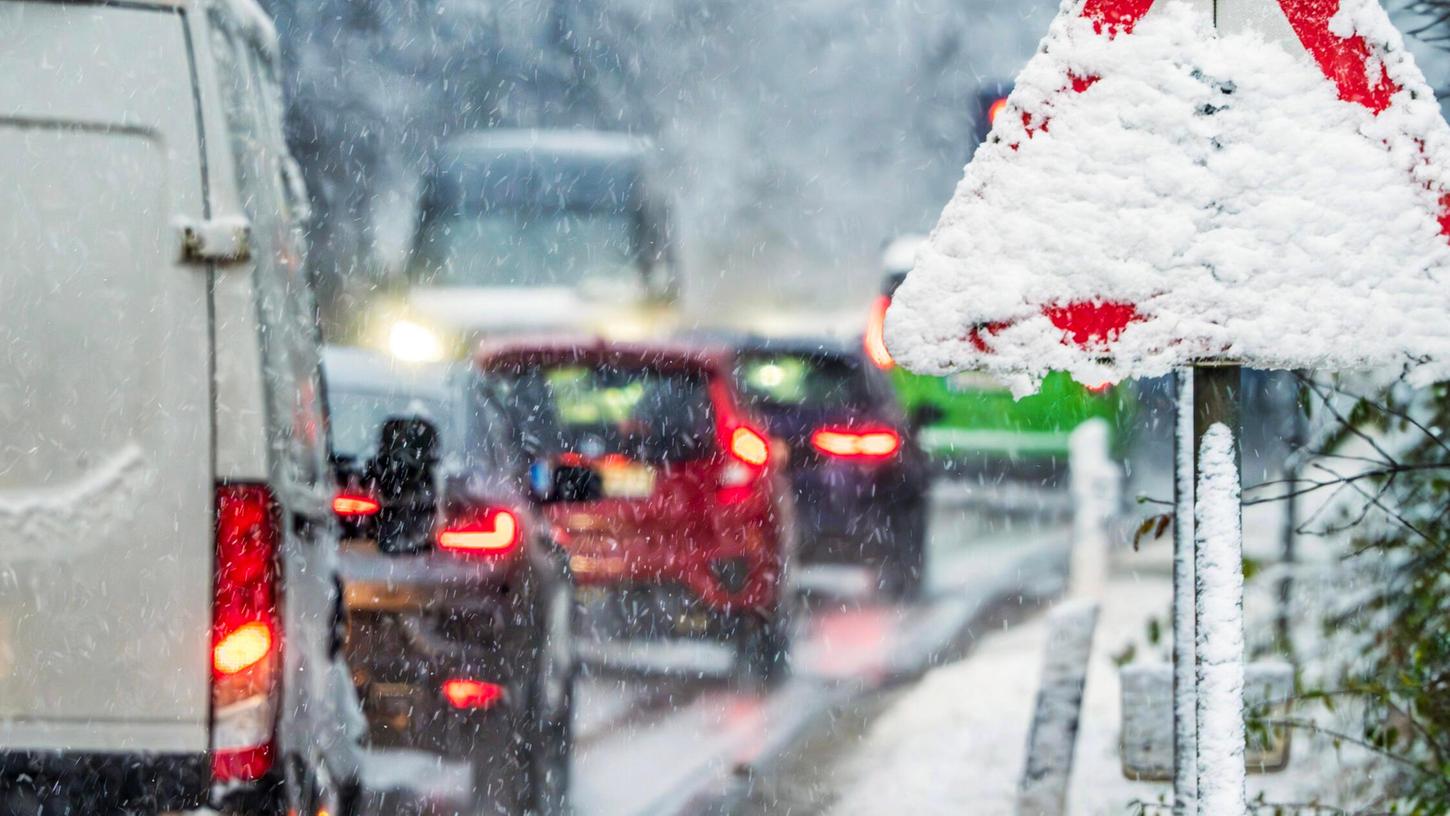 In wenigen Wochen bricht das neue Jahr an - mit zahlreichen Änderungen für Autofahrerinnen und Autofahrer. In wenigen Wochen bricht das neue Jahr an - mit zahlreichen Änderungen für Autofahrerinnen und Autofahrer.