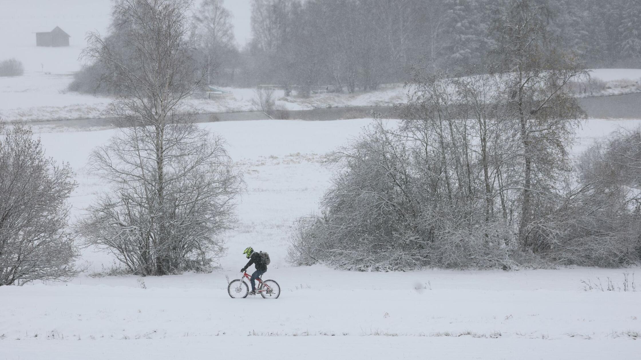 Bis zu 25 Zentimeter: Unwetterwarnung wegen starken Schneefalls in Teilen Bayerns