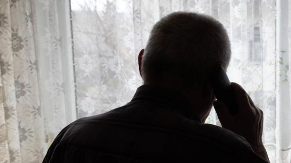 Telefonbetrug oder Einsamkeit bei älteren Menschen