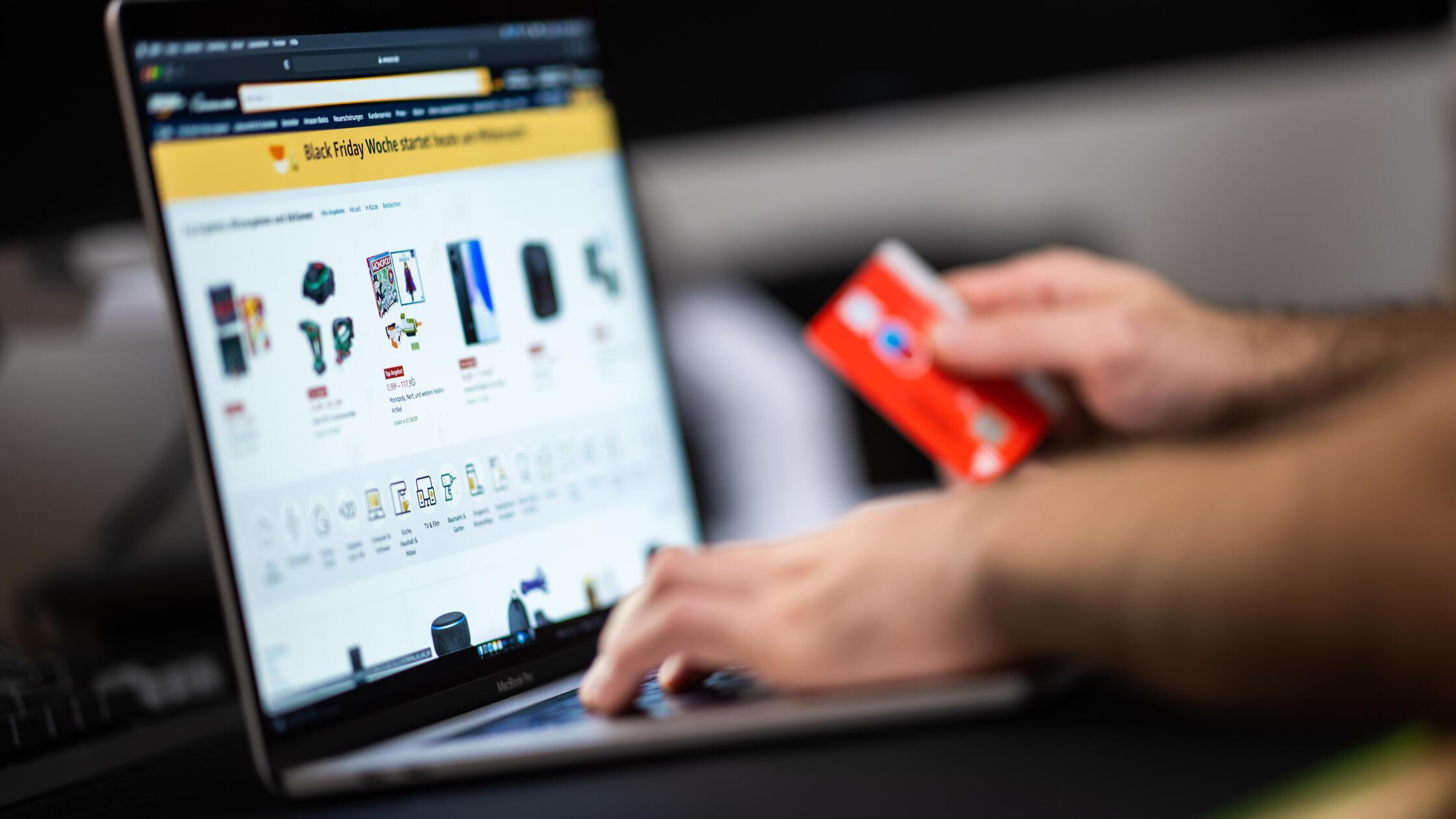 urn:newsml:dpa.com:20090101:241108-935-322121