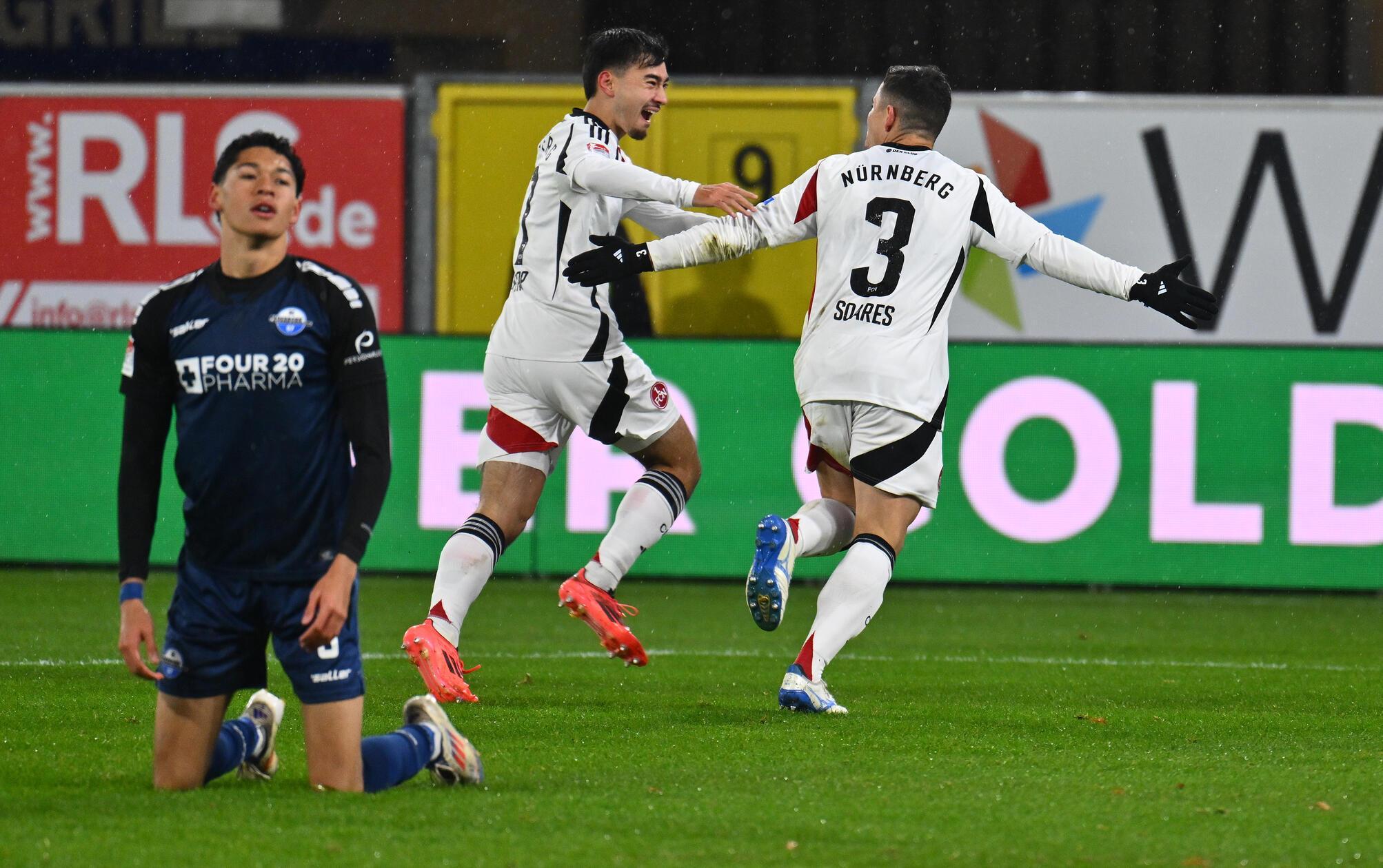 Jubel bei Torschütze Soares, Enttäuschung bei Paderborns Santiago Castaneda. Beide liegen im Fußball oft nahe beieinander.