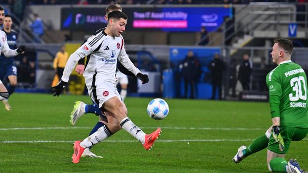 Stefanos Tzimas überlupft Markus Schubert …