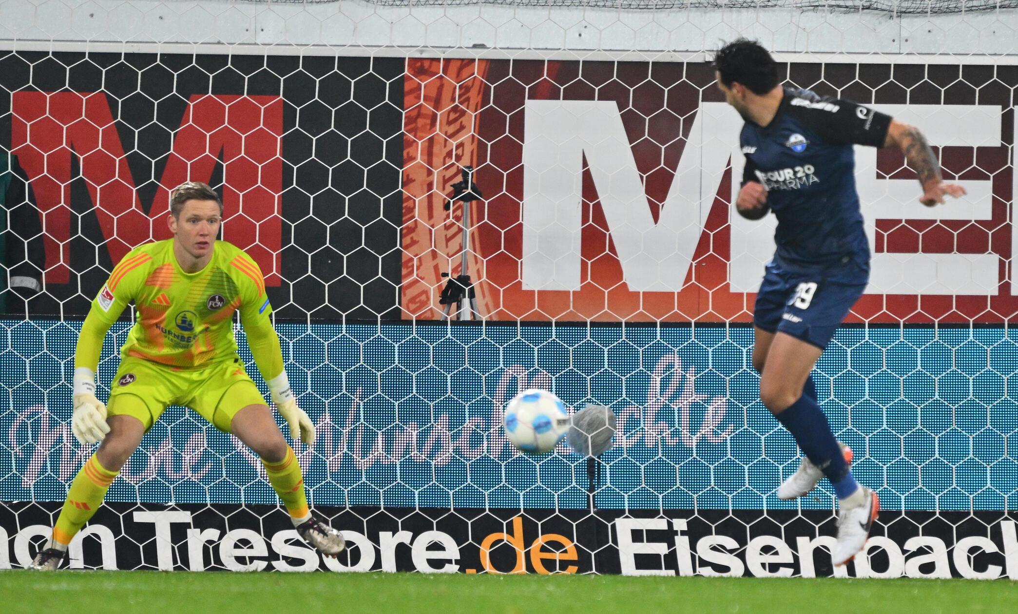 Torchancen gibt es auf beiden Seiten.