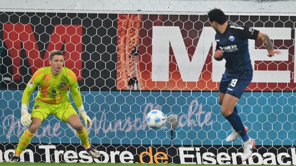 Torchancen gibt es auf beiden Seiten.