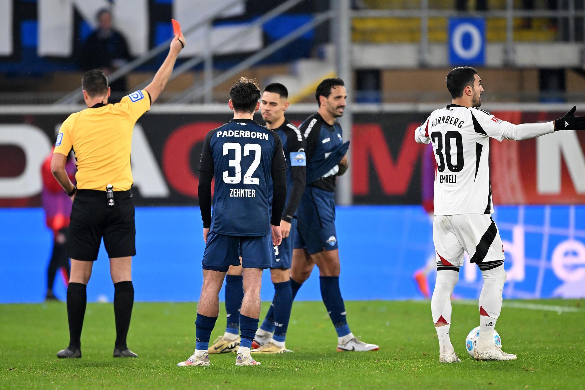 Es wird hitzig: Adriano Grimaldo sieht in der 78. Minute Rot nach einem Ellbogenschlag.