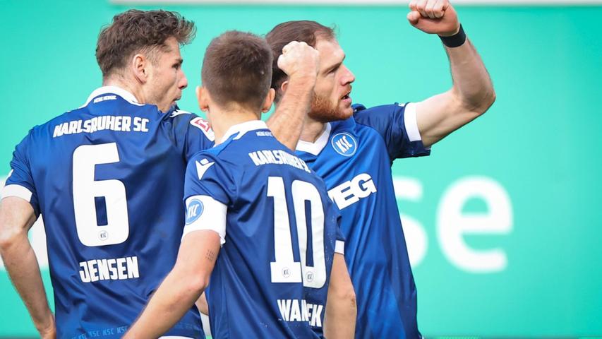 Budu Zivzivadze (r) trifft wieder in der 2. Bundesliga. Budu Zivzivadze (r) trifft wieder in der 2. Bundesliga.