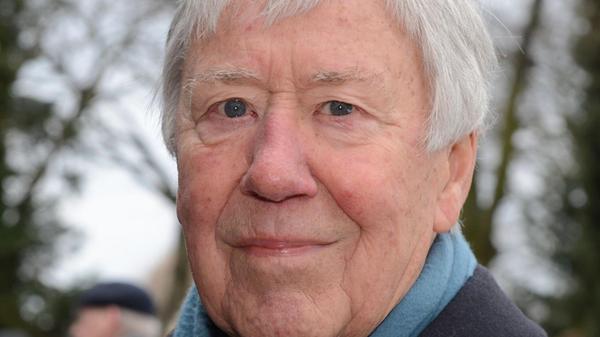 Er war die deutsche Stimme von Michael Caine, Peter O’Toole und "Gandalf" Ian Kellen: Der Synchronsprecher und Schauspieler Jürgen Thormann ist gestorben. Das erfuhr die Deutsche Presse-Agentur aus dem Umfeld des Berliner Künstlers. Er wurde 96 Jahre alt.