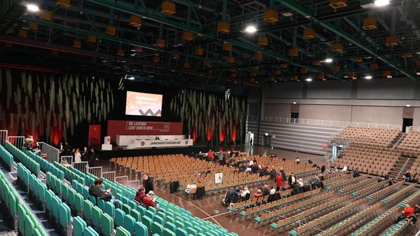 Alle Jahre wieder lädt der 1. FCN zur Jahreshauptversammlung. Veranstaltungsort auch in diesem Jahr: Die Frankenhalle in der Messe Nürnberg.