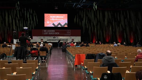 Die Halle öffnet um 10.30 Uhr, Veranstaltungsbeginn: 12 Uhr.