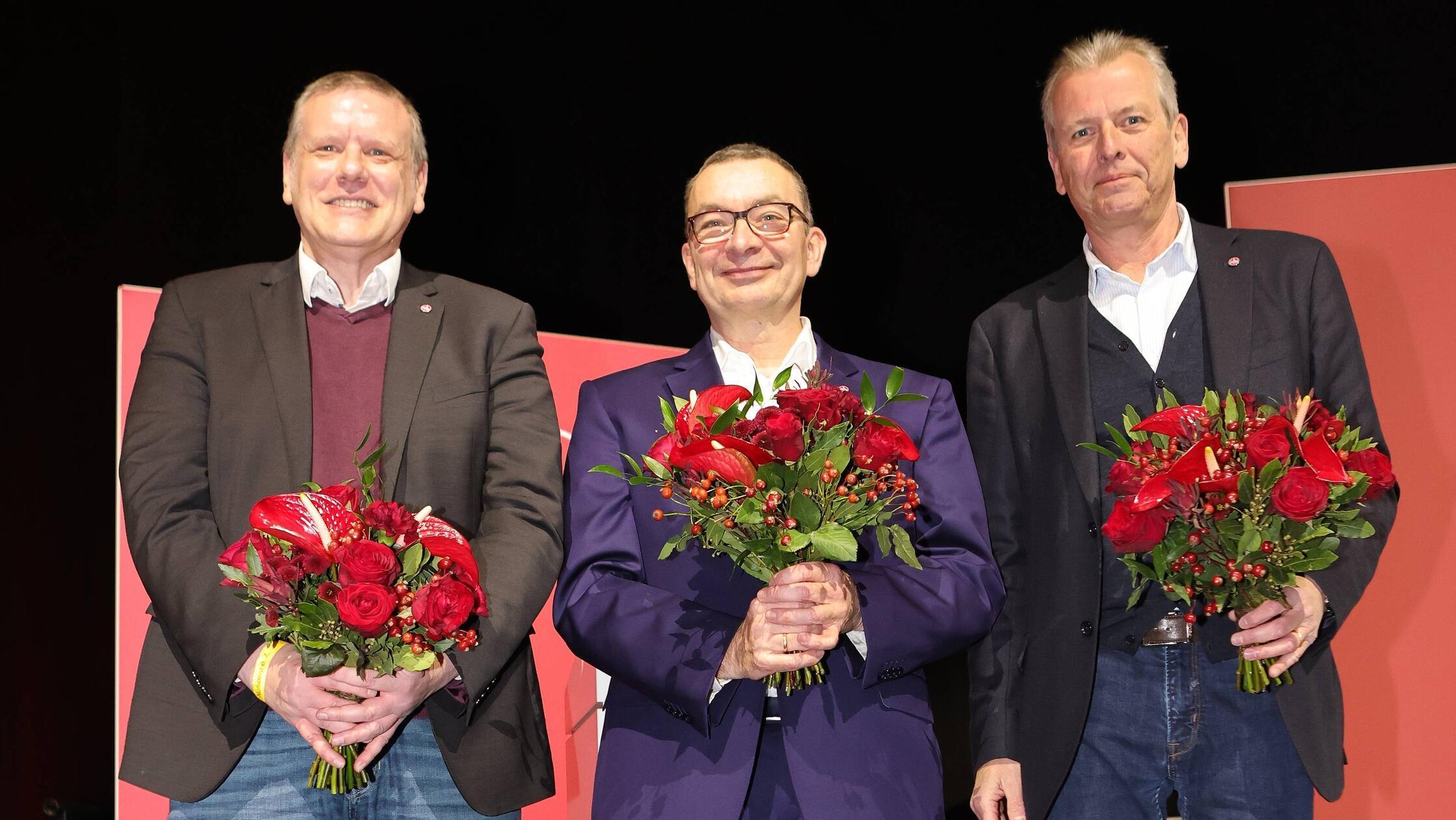 ... und werden quasi einstimmig wiedergewählt.