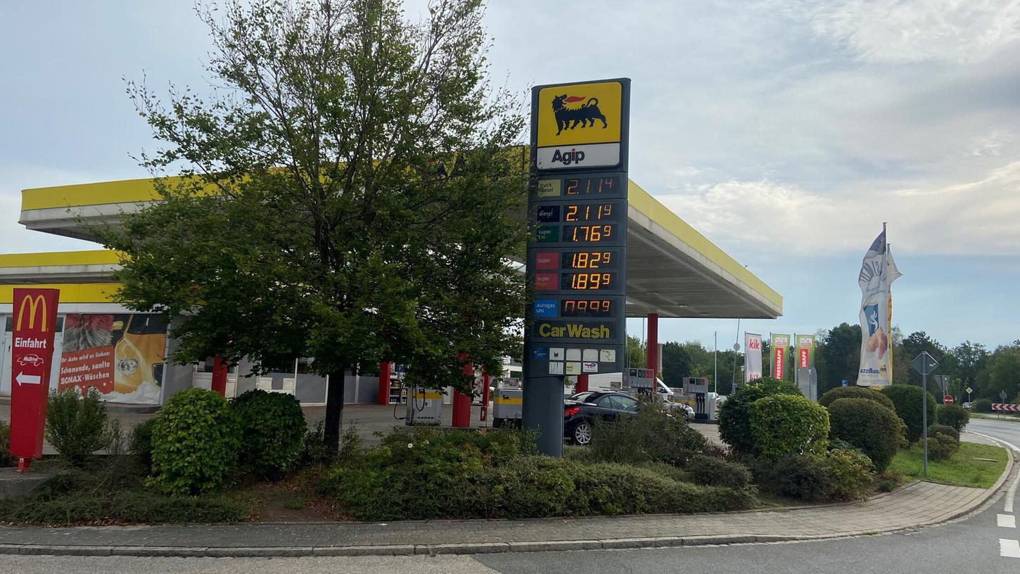 Tatort Tankstelle in Gunzenhausen: Hier (Archivfoto) beging am Samstag kurz vor Mitternacht ein Maskierter einen Raubüberfall - und entkam. Tatort Tankstelle in Gunzenhausen: Hier (Archivfoto) beging am Samstag kurz vor Mitternacht ein Maskierter einen Raubüberfall - und entkam.