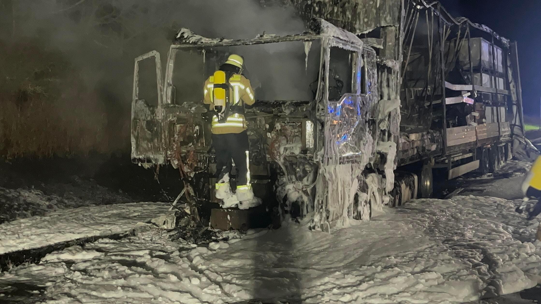 Über gut 100 Meter hinterließ das Fahrzeug Öl auf der Fahrbahn.
