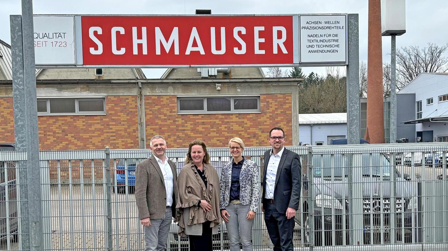 Fröhliche Gesichter im April bei der Betriebsbesichtigung von Schwabachs OB Peter Reiß. Diese Freude ist wohl mittlerweile vergangen, die Firma Schmauser hat Insolvenz angemeldet. Fröhliche Gesichter im April bei der Betriebsbesichtigung von Schwabachs OB Peter Reiß. Diese Freude ist wohl mittlerweile vergangen, die Firma Schmauser hat Insolvenz angemeldet.