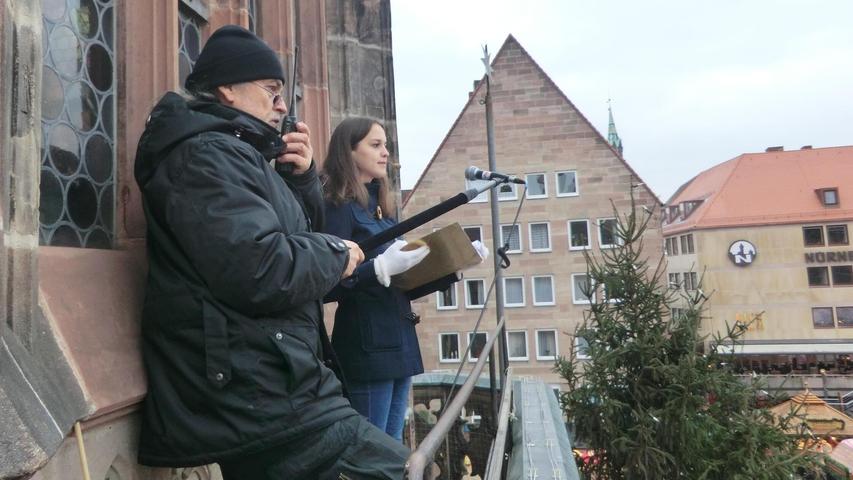 Das Nürnberger Christkind Teresa Treuheit bei der Tonprobe 2013. Das Nürnberger Christkind Teresa Treuheit bei der Tonprobe 2013.