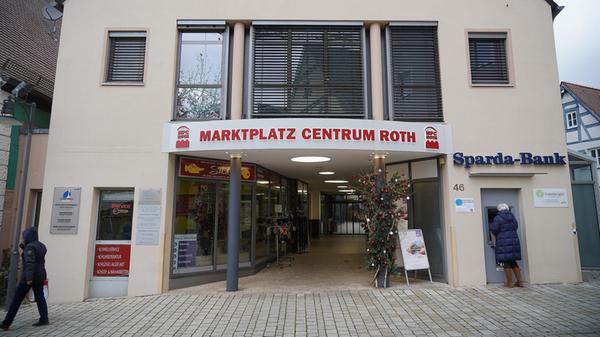 Am Marktplatz befindet sich der Haupteingang des i