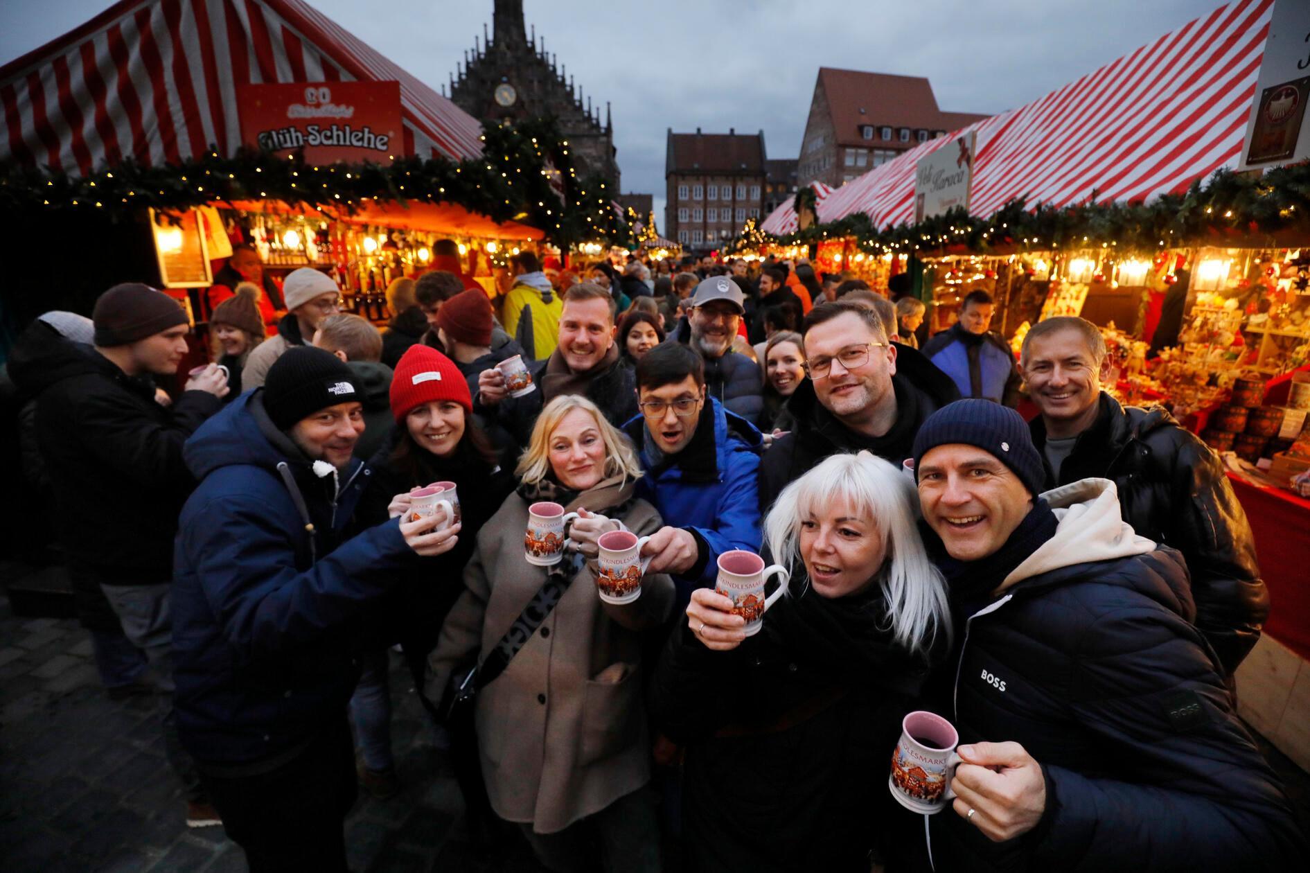 Schon vor dem Prolog herrscht unter den Besuchern beste Stimmung.