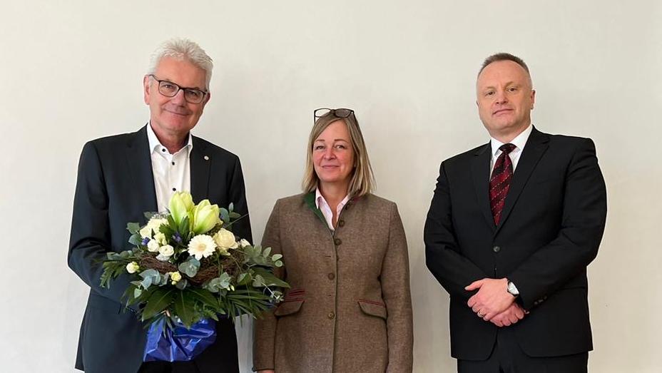 Artur Auernhammer mit den BWK-Vorsitzenden Kristina Becker und Jan Helmer. Artur Auernhammer mit den BWK-Vorsitzenden Kristina Becker und Jan Helmer.