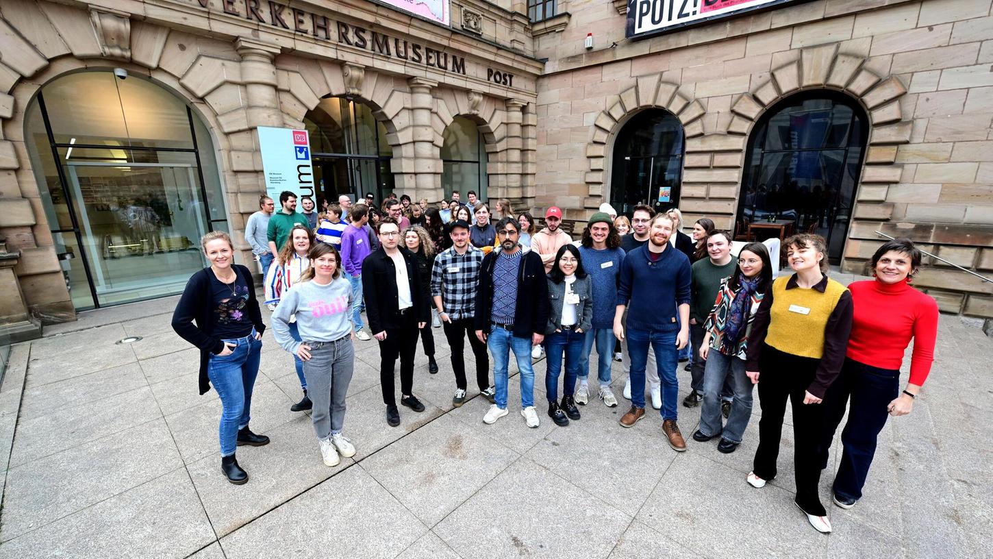 Zuerst im Museum für Kommunikation in Nürnberg (Bild), dann in der VNP-Redaktion: Der journalistische Nachwuchs kam zahlreich nach Nürnberg für ein verlagsübergreifendes Projekt. Zuerst im Museum für Kommunikation in Nürnberg (Bild), dann in der VNP-Redaktion: Der journalistische Nachwuchs kam zahlreich nach Nürnberg für ein verlagsübergreifendes Projekt.