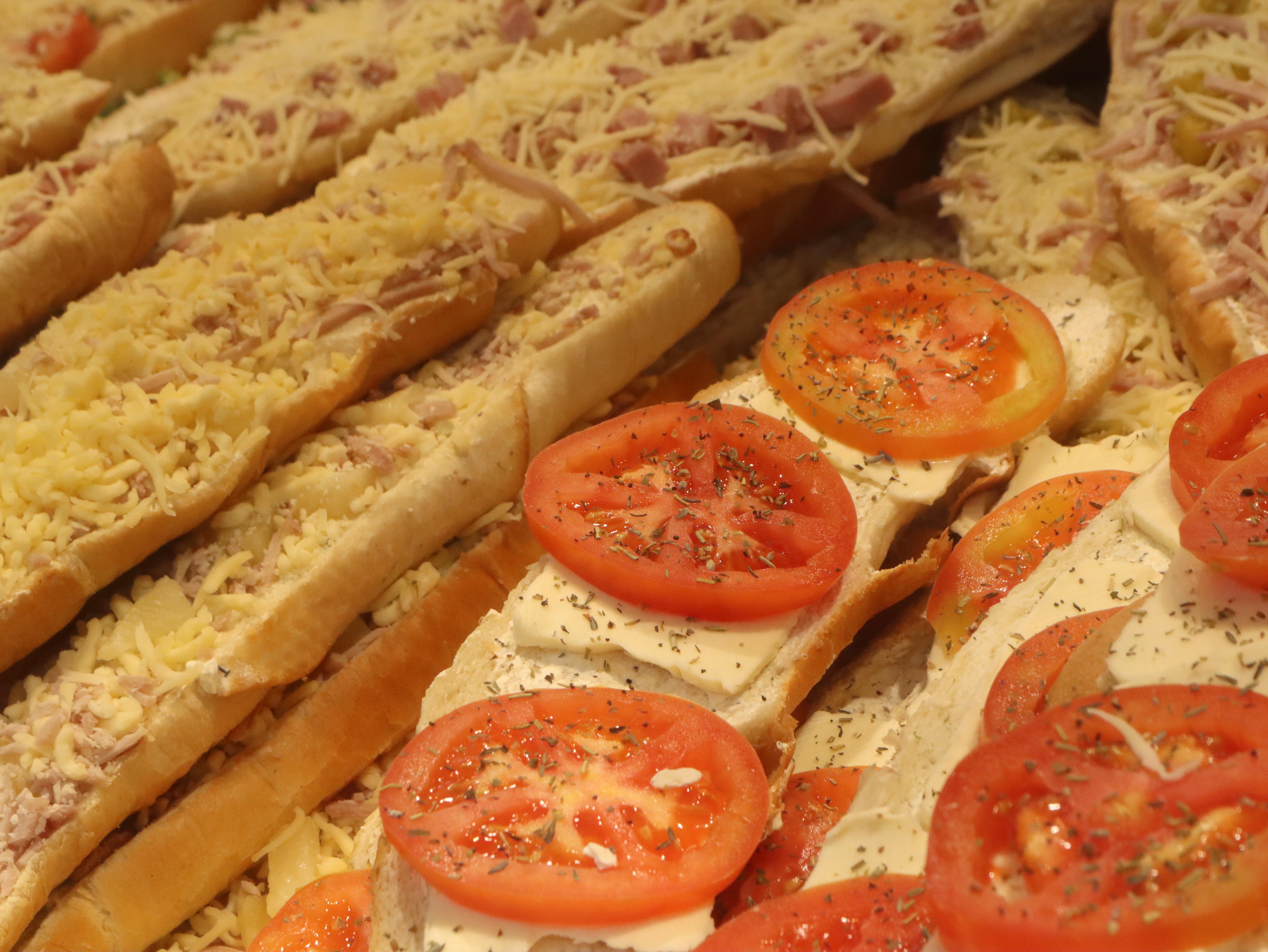 Hei&szlig;e Baguettes in verschiedenen Varianten