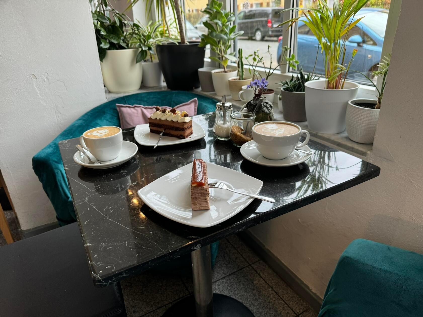 "Von einem Stück Kuchen soll man nicht satt werden. Es ist schon Luxus – aber Luxus, den wir jedem ab und zu ermöglichen wollen", sagt Mario Samancu.