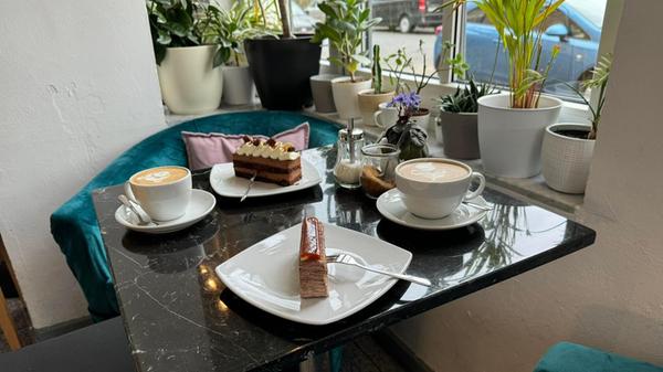 "Von einem Stück Kuchen soll man nicht satt werden. Es ist schon Luxus – aber Luxus, den wir jedem ab und zu ermöglichen wollen", sagt Mario Samancu.