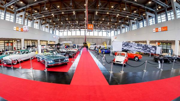 In der Messe nehmen von Freitag, 6. Dezember bis Sonntag, 8. Dezember hübsch gemachte Oldtimer Platz und stehen beim traditionellen Saisonabschluss der Fahrkultur zur Show bereit. Bei "Retro Classics Bavaria" können sich Fans aller Fahrzeugkategorien und Generationen an ihr erstes Auto zurückerinnern.