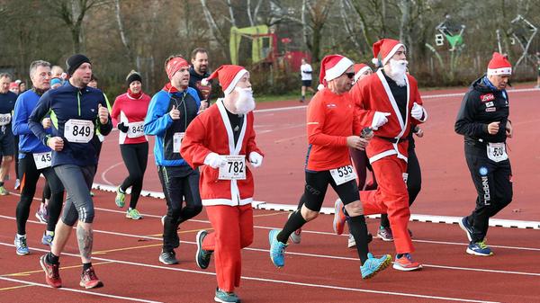 Sportskanonen und Nikoläuse treten am Samstag, 7. Dezember, an der Sportinsel in Forchheim an und laufen um die Wette. Bei dem "Forchheimer Nikolaustag" laufen ab 11.40 Uhr Kinder, Jugendliche, Erwachsene und Rentner zu verschiedenen Zeiten ihre Runden.