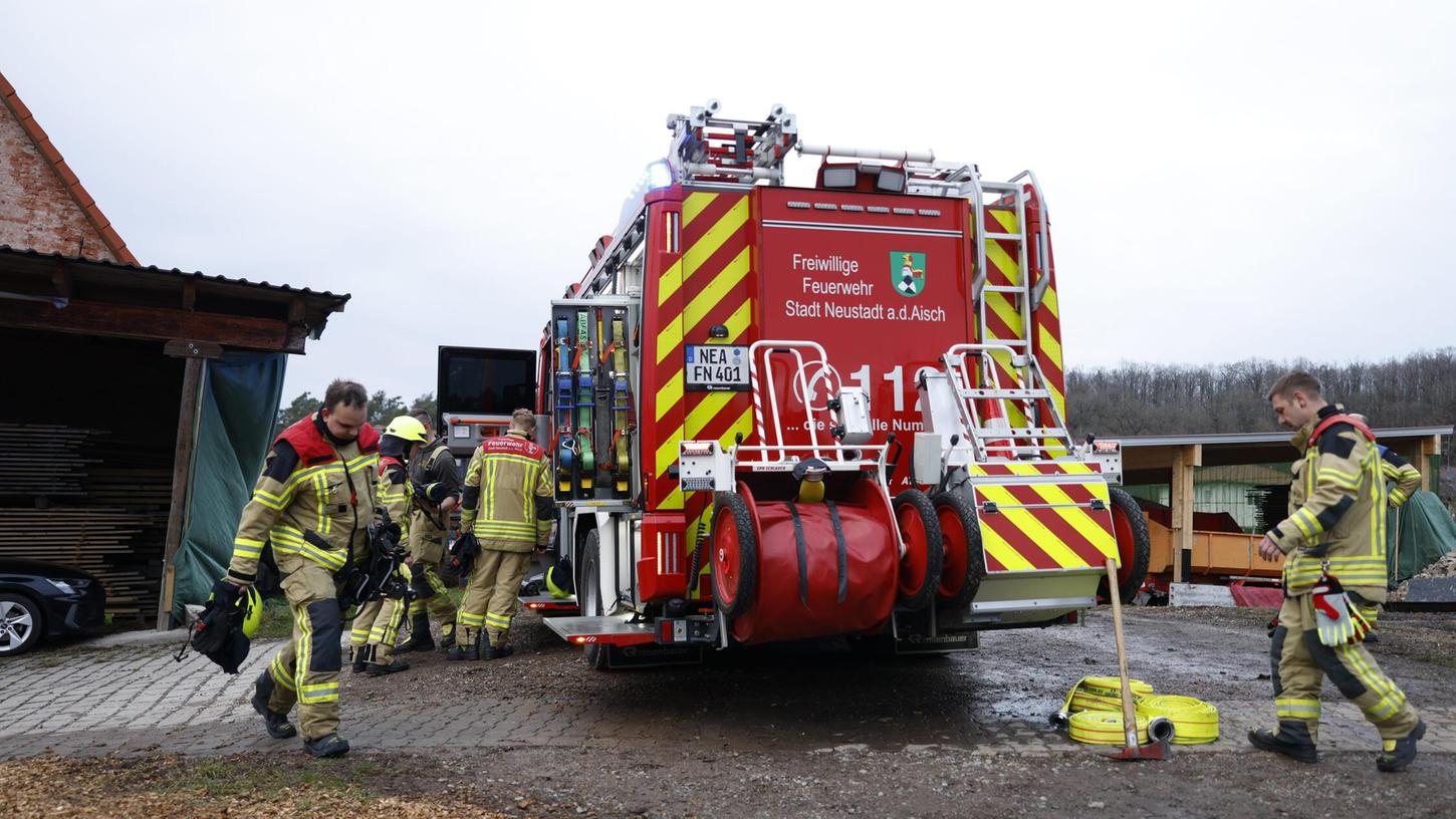 Die Feuerwehr brachte den Brand schnell unter Kontrolle. Die Feuerwehr brachte den Brand schnell unter Kontrolle.