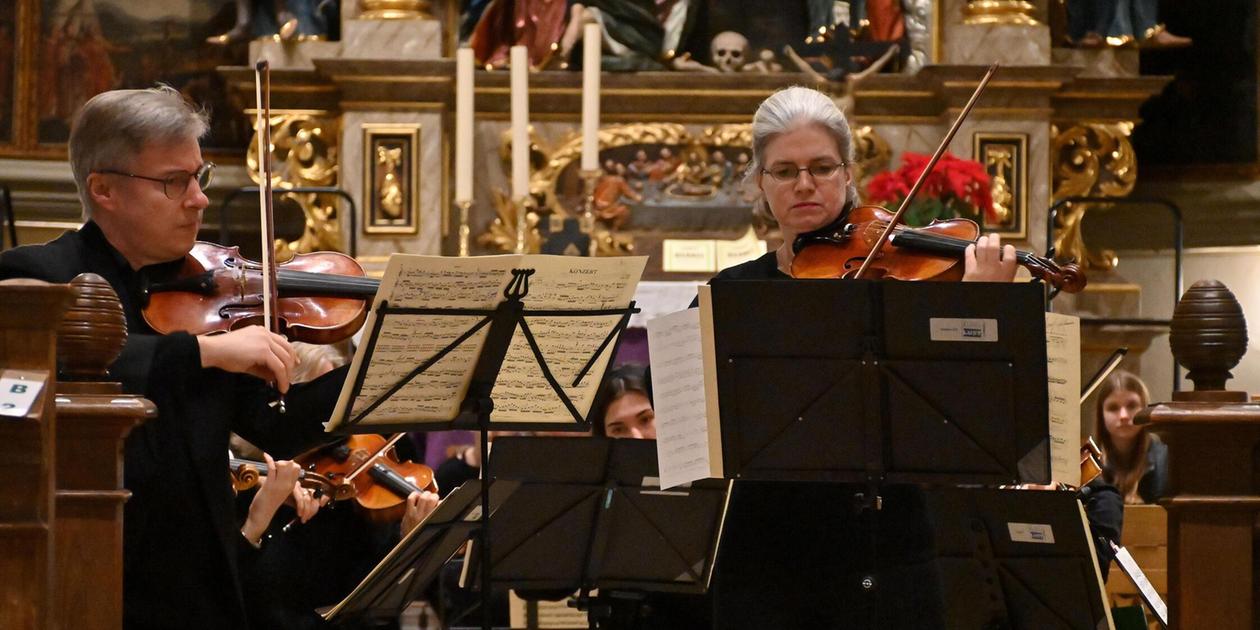 Bestach Pauken, Trompeten und zwei Violinen: Das Adventskonzert in Zirndorf ...