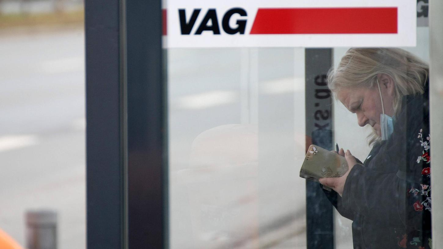 Wegen einer sich lange ziehenden Baustelle in der Östlichen Außenstadt und Zabo fahren mehrere Buslinien in Nürnberg bald nur eingeschränkt. Wegen einer sich lange ziehenden Baustelle in der Östlichen Außenstadt und Zabo fahren mehrere Buslinien in Nürnberg bald nur eingeschränkt.