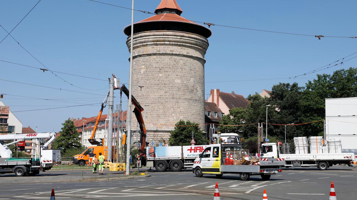 Großbaustelle am Rathenauplatz. Bis Ende 2025 wird hier die Straßenbahninfrastruktur verbessert. Großbaustelle am Rathenauplatz. Bis Ende 2025 wird hier die Straßenbahninfrastruktur verbessert.