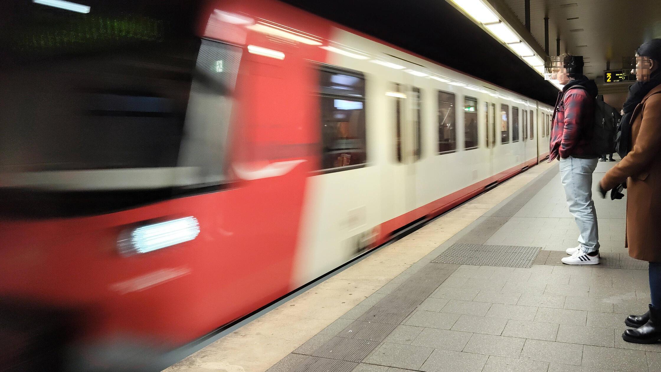 U-Bahn in Nürnberg , Bayern, Deutschland. November