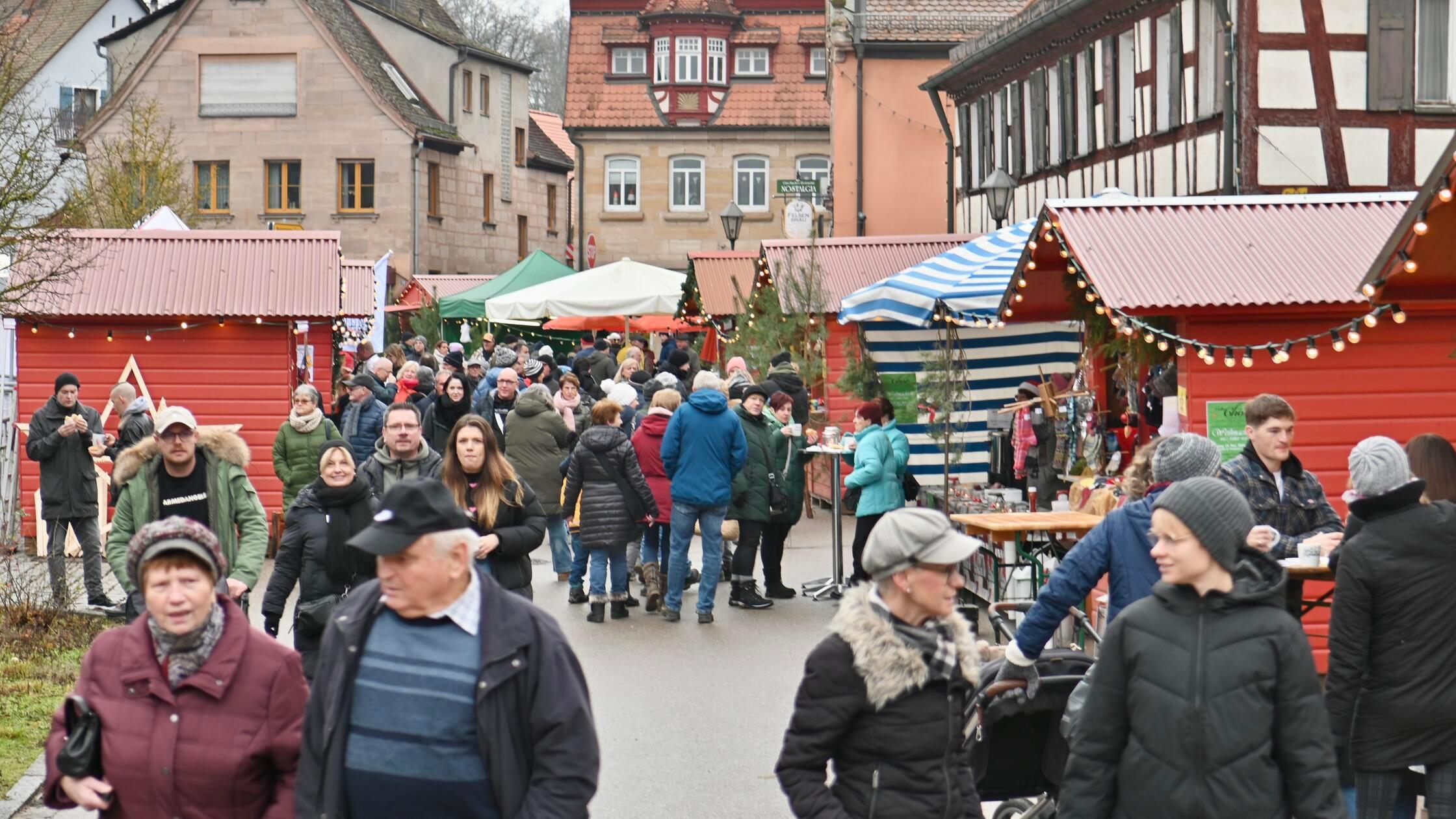 Marktplatz und Anger geben dem Gmünder Weihnachtsm