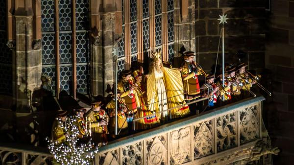 2024 wurde der Christkindlesmarkt um 17.30 Uhr von Christkind Nelli Lunkenheimer offiziell eröffnet.
