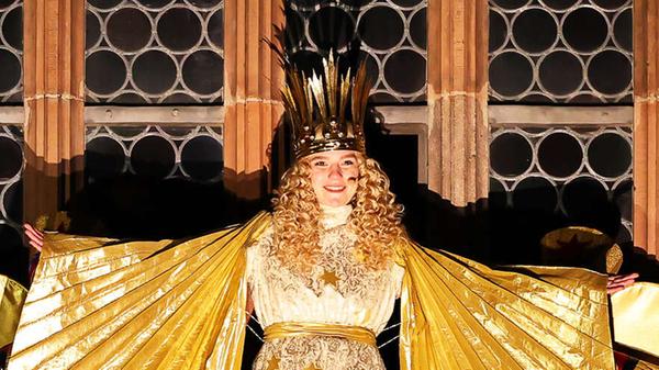 Die Zuschauenden lauschten den Worten des Christkindes.