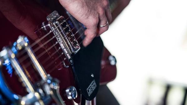 Der Plattenspieler dreht sich am Samstag, 14. Dezember im Babylon, in Fürth, den ganzen Abend, denn Mr. Dj Ilja lädt zur Rockdisco. Ab 20 Uhr laufen dort Rockclassics der 70er und 80er.