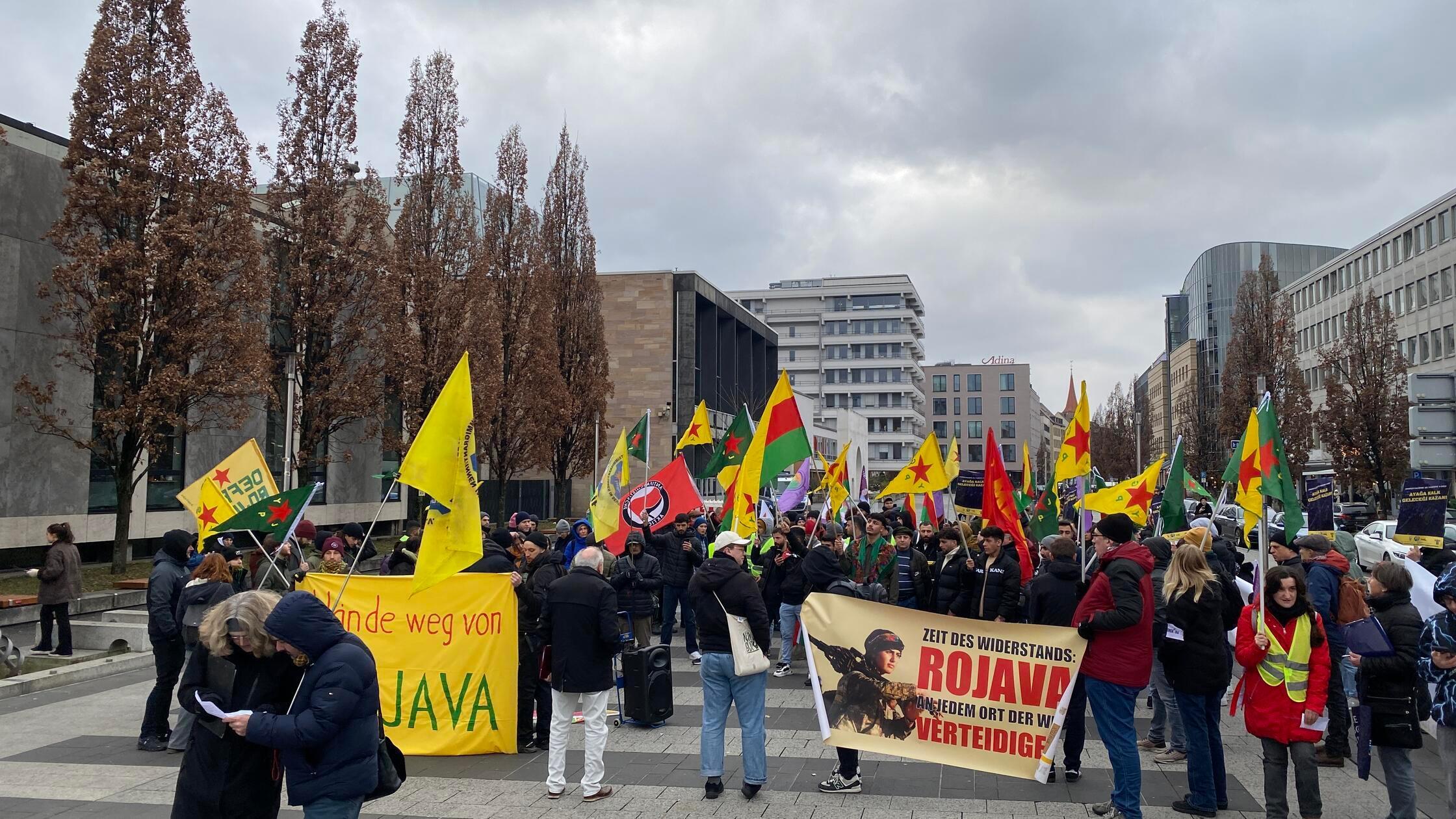 Rojava-Demo in Nürnberg: Protest gegen türkische Militäroffensive in ...
