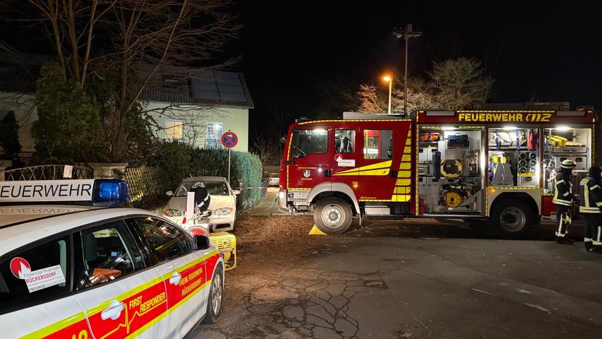 Großes Aufgebot an Einsatzkräften im Mohnwinkel in Rückersdorf. Großes Aufgebot an Einsatzkräften im Mohnwinkel in Rückersdorf.