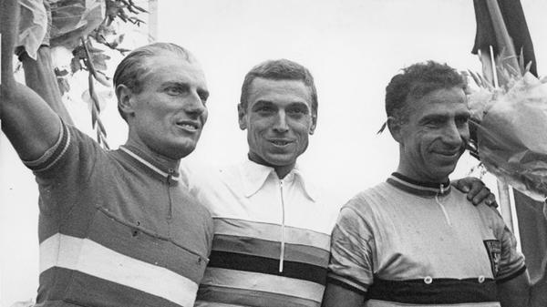 Die Radsportwelt trauert um den zweifachen Weltmeister Rik Van Looy. Nach wochenlanger Krankheit ist der Belgier im Alter von 90 Jahren gestorben, bestätigte der Bürgermeister von Herentals der Nachrichtenagentur Belga. Er feierte während seiner Karriere mehr als 370 Siege.