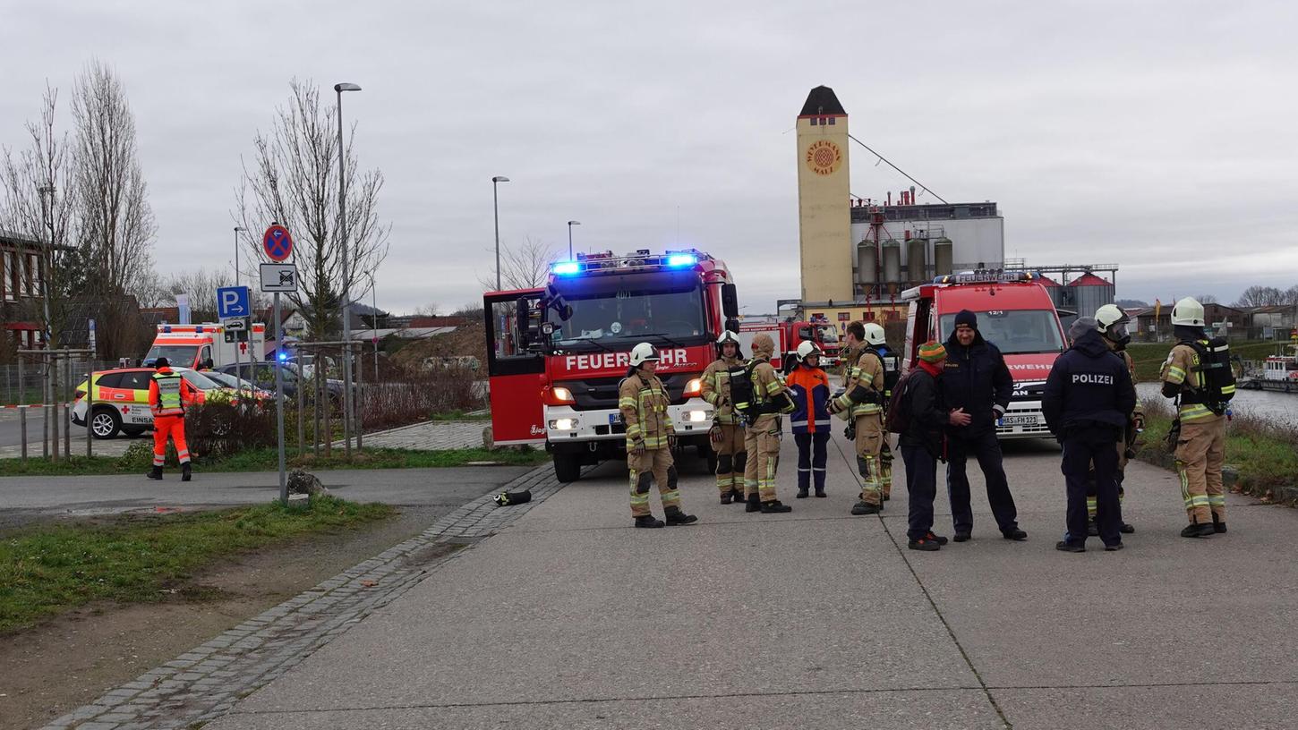 Die Freiwillige Feuerwehr wurde zu einem vermuteten Gasaustritt am Hafen gerufen. Die Freiwillige Feuerwehr wurde zu einem vermuteten Gasaustritt am Hafen gerufen.