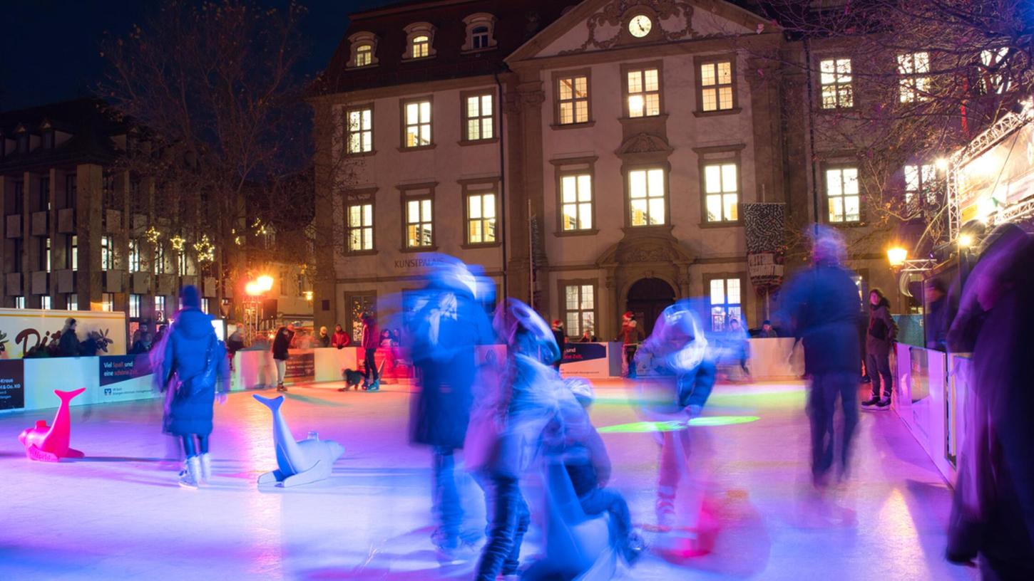 Auf der Eisfläche in Erlangen hat sich in der Nacht zum Sonntag ein ungewöhnlicher Vorfall ereignet (Symbolbild). Auf der Eisfläche in Erlangen hat sich in der Nacht zum Sonntag ein ungewöhnlicher Vorfall ereignet (Symbolbild).
