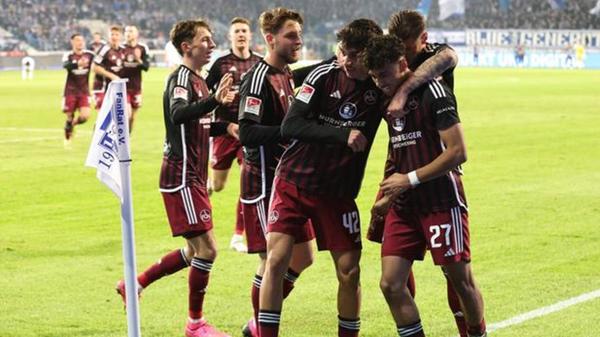 Erst im März durfte auch der Club wieder jubeln – über ein 2:1 gegen Braunschweig und ein 1:0 gegen Magdeburg, dem ersten Auswärtssieg seit Mitte Dezember. Und natürlich, ja natürlich stand wieder einmal ein Spieler im Mittelpunkt: Can Uzun. Der Youngster traf gegen Braunschweig und erzielte das Siegtor gegen Magdeburg – allerdings, das sei an dieser Stelle erwähnt – hatte insbesondere Nathaniel Brown nach einer herausragenden Vorarbeit weite Aktien an dem Siegtreffer gegen den FCM. Die beiden Youngsters waren die Lichtblicke in der doch recht finsteren Rückrunde.