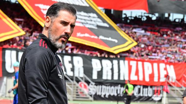 Zu ersetzen hatte der neue Sport-Vorstand nicht nur Offensiv-Juwel Uzun und weite Teile der Abwehr, sondern auch den wichtigsten sportlichen Akteur – den Trainer. Cristian Fiél schloss sich zur neuen Saison dem Ligakonkurrenten Hertha BSC an. Bereits im Laufe der Rückrunde häuften sich Spekulationen um ein Engagement des Fußballlehrers in der Hauptstadt, welche der 44-Jährige mit Kommentaren wie „Gucken wir einfach“ auch nicht besonders vehement vom Tisch räumte.