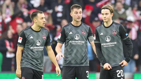 Auffällig aber: Trotz des massiven Umbruchs standen beim Saisonstart in Karlsruhe nur drei externe Neuzugänge in der Startelf. Über die gesamte Hinrunde hinweg aber listen sich unter den zehn Feldspielern mit den meisten Einsatzminuten acht Neuzugänge. Unter Anderem Julian Justvan, Robin Knoche und Caspar Jander zählten schnell zum Stammpersonal.