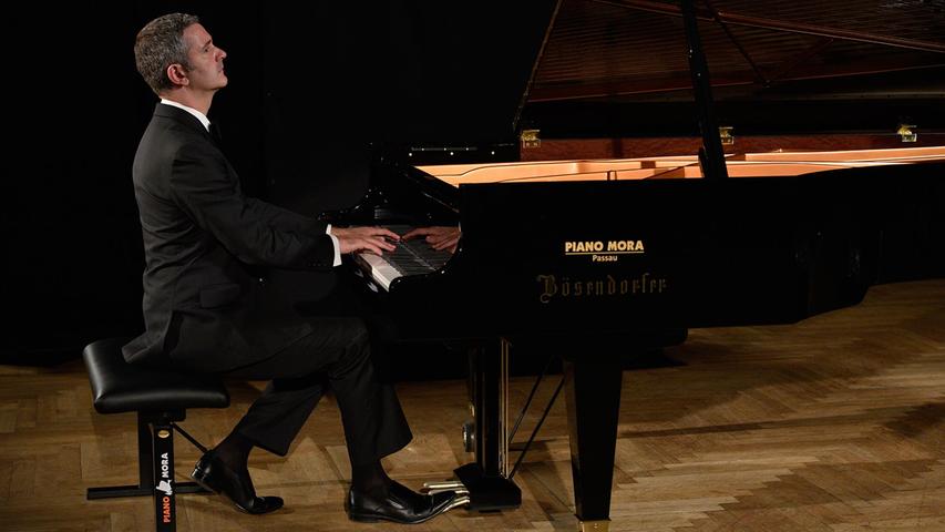 Lang ersehnt: Pianist Daniel Grimwood kommt zum Solo-Konzert nach Schwabach. Lang ersehnt: Pianist Daniel Grimwood kommt zum Solo-Konzert nach Schwabach.