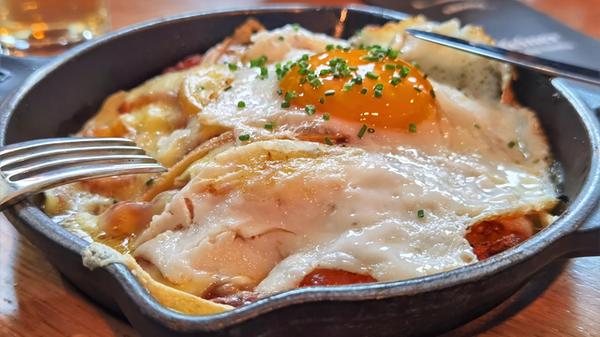 Food in a cast iron skillet, Fried potatoes with c