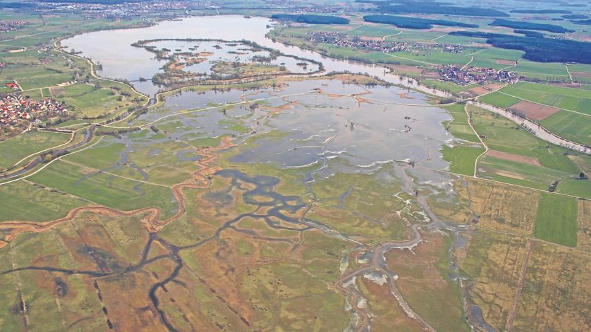 Der Landkreis Weißenburg-Gunzenhausen soll klimaresilient werden und damit indirekt auch den Wiesenbrütern helfen. Das ist die Antwort von Landrat Manuel Westphal auf das abgeschmetterte Projekt Chance.Natur. Unser Bild zeigt den Altmühlsee und die teilweise überschwemmten Feuchtwiesen des Wiesmet. Der Landkreis Weißenburg-Gunzenhausen soll klimaresilient werden und damit indirekt auch den Wiesenbrütern helfen. Das ist die Antwort von Landrat Manuel Westphal auf das abgeschmetterte Projekt Chance.Natur. Unser Bild zeigt den Altmühlsee und die teilweise überschwemmten Feuchtwiesen des Wiesmet.