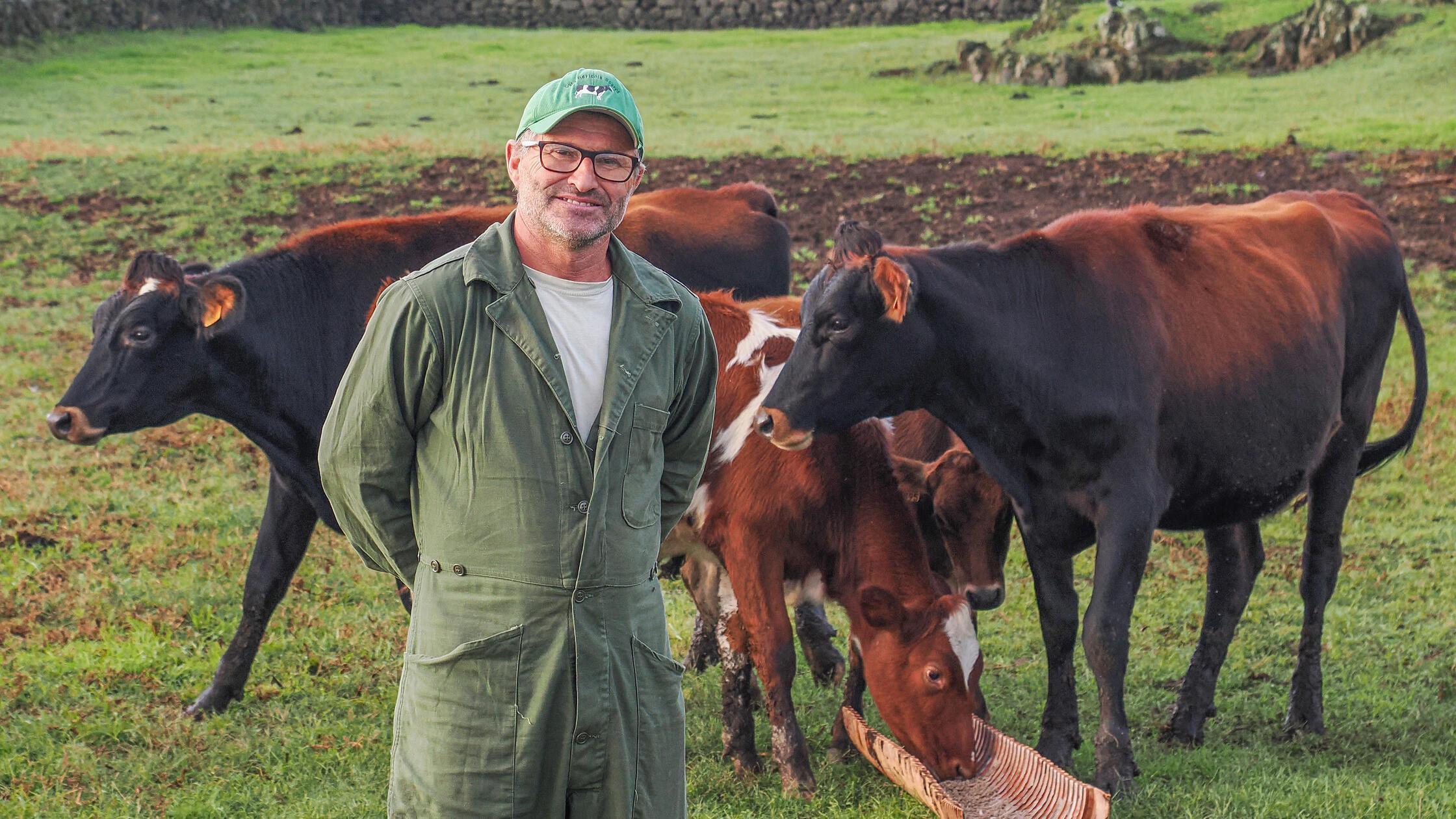Azoren_Terceira_Milchbauer_Antonio_Soares_Kälber_